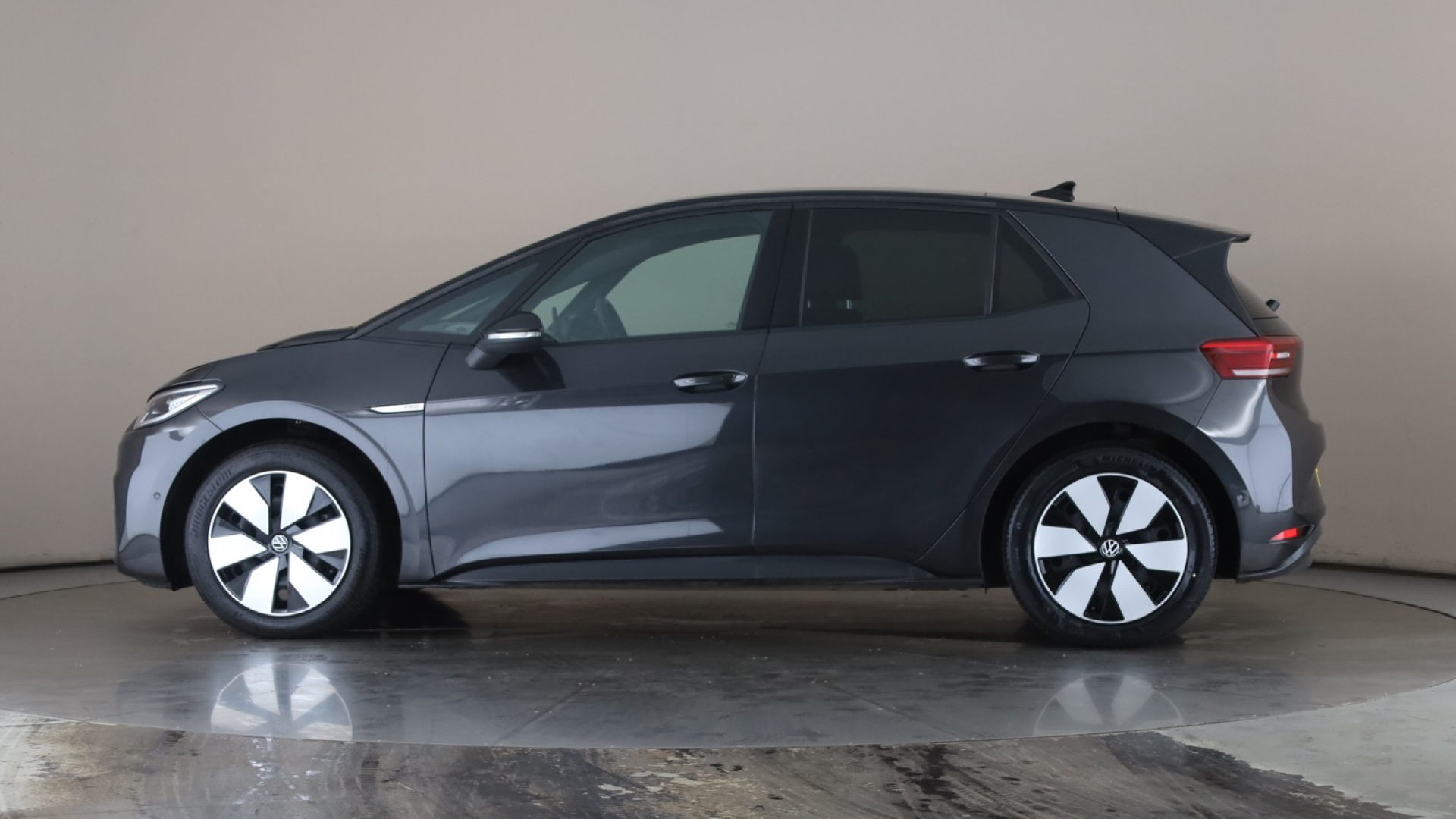 4021012 150kW Family Pro Performance 58kWh 5dr Auto