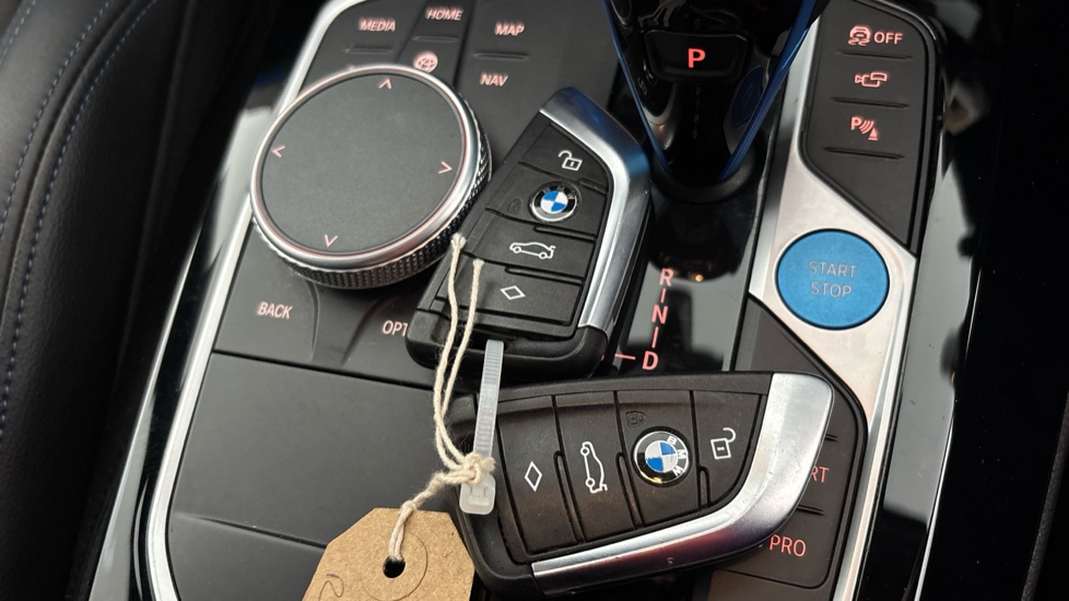 BMW iX3 2 keys