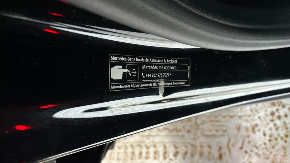 MERCEDES EQA Dent