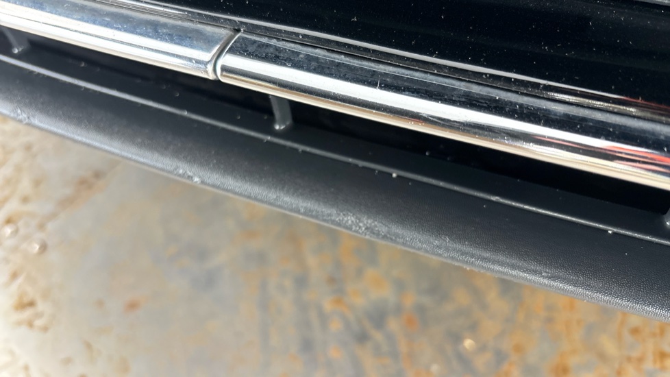 MERCEDES EQA Scuff