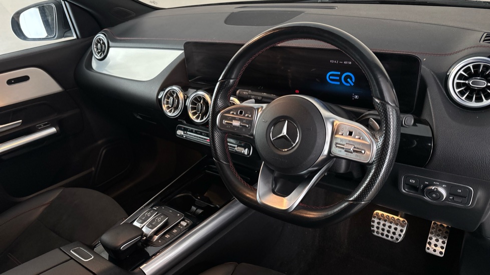 MERCEDES EQA Image 9