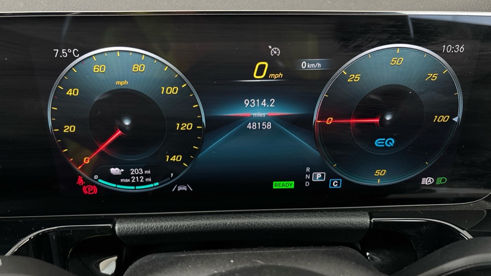 MERCEDES EQA Image 13