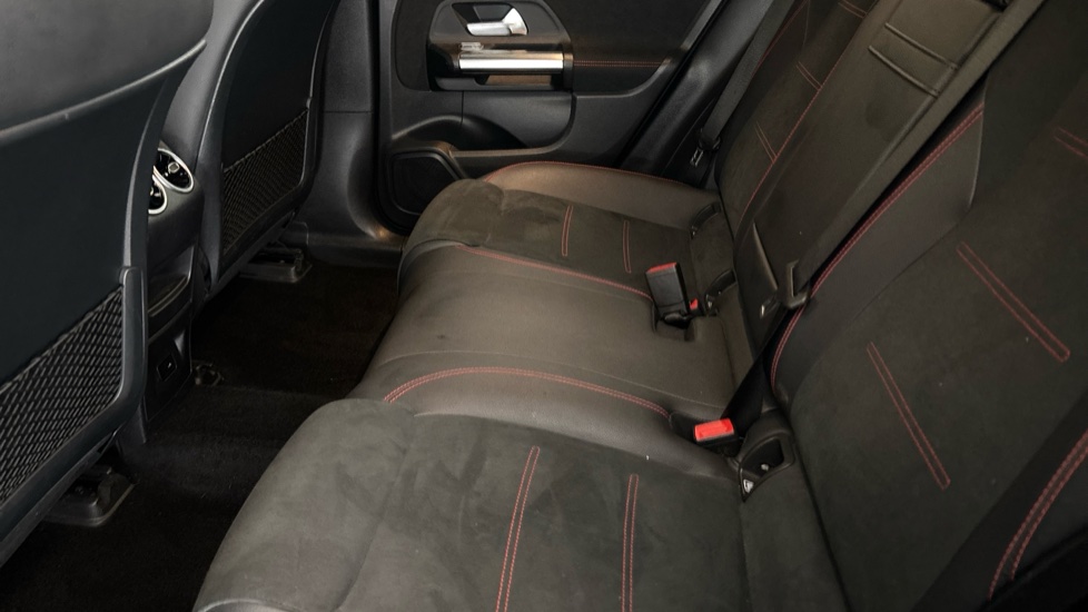 MERCEDES EQA Image 14