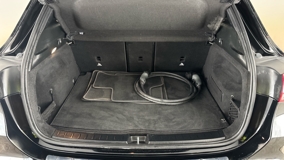 MERCEDES EQA Image 15