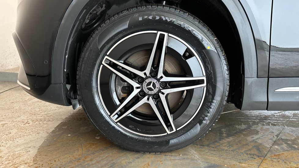 MERCEDES EQA Image 17