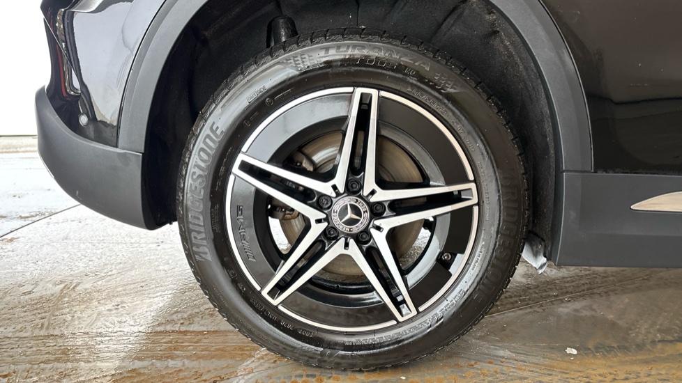 MERCEDES EQA Image 19