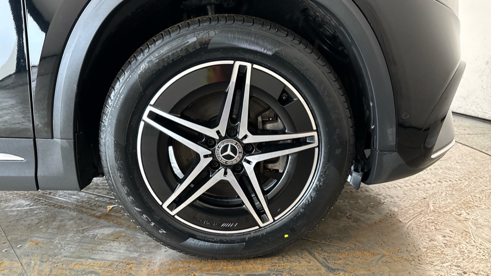 MERCEDES EQA Image 20