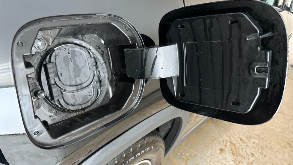 MERCEDES EQA Image 21