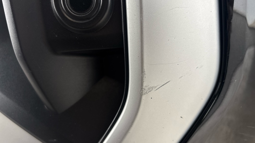 AUDI Q4 scuff