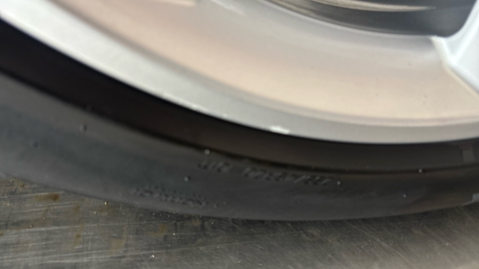 AUDI Q4 scuff