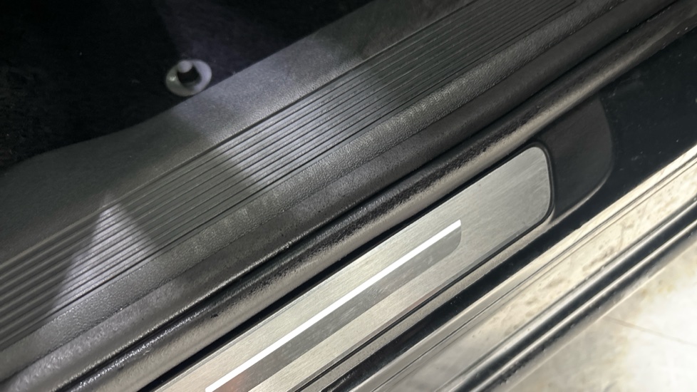 AUDI Q4 scuff