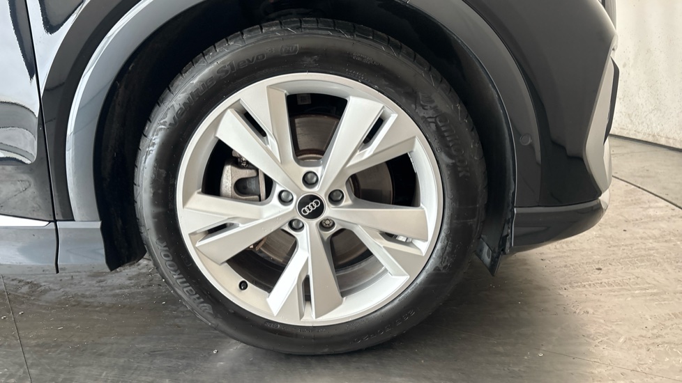 AUDI Q4 Image 20