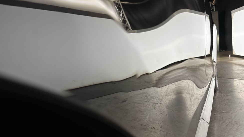 LAND ROVER RANGE ROVER SPORT Dent