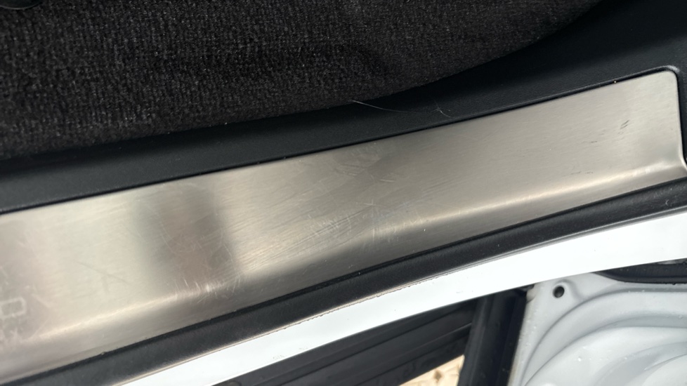LAND ROVER RANGE ROVER SPORT Scratches