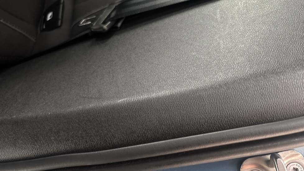 VOLVO C40 scratches (both sides)