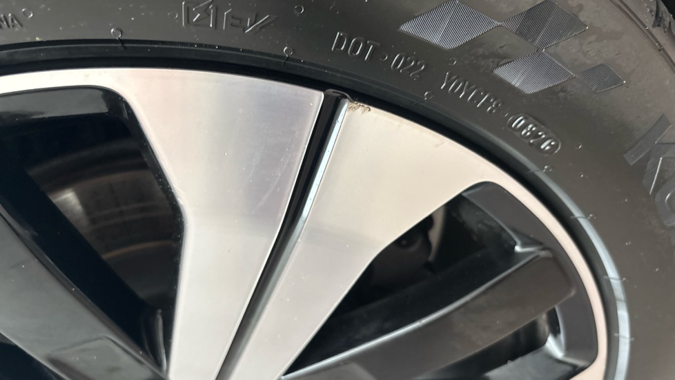 VOLVO C40 scuff