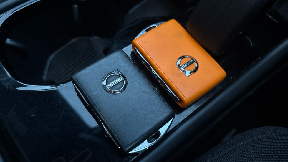 VOLVO C40 2 keys