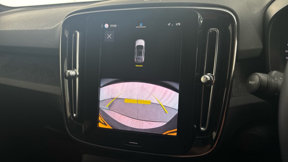 VOLVO C40 reverse camera
