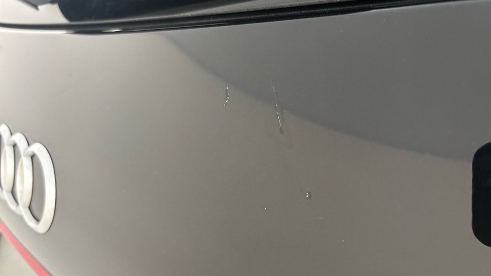 AUDI Q4 scratch