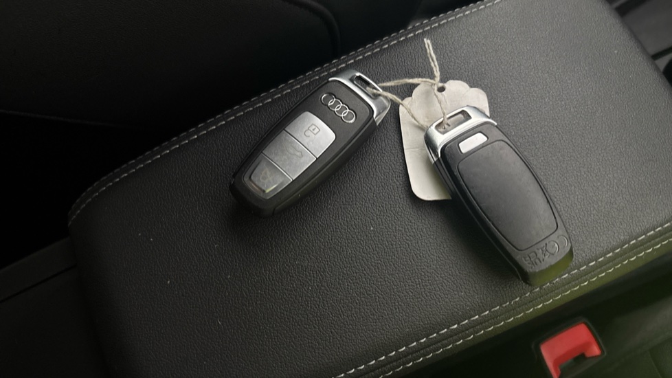 AUDI Q4 two keys