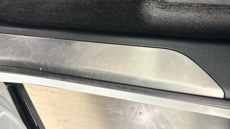 LAND ROVER RANGE ROVER SPORT Scratches