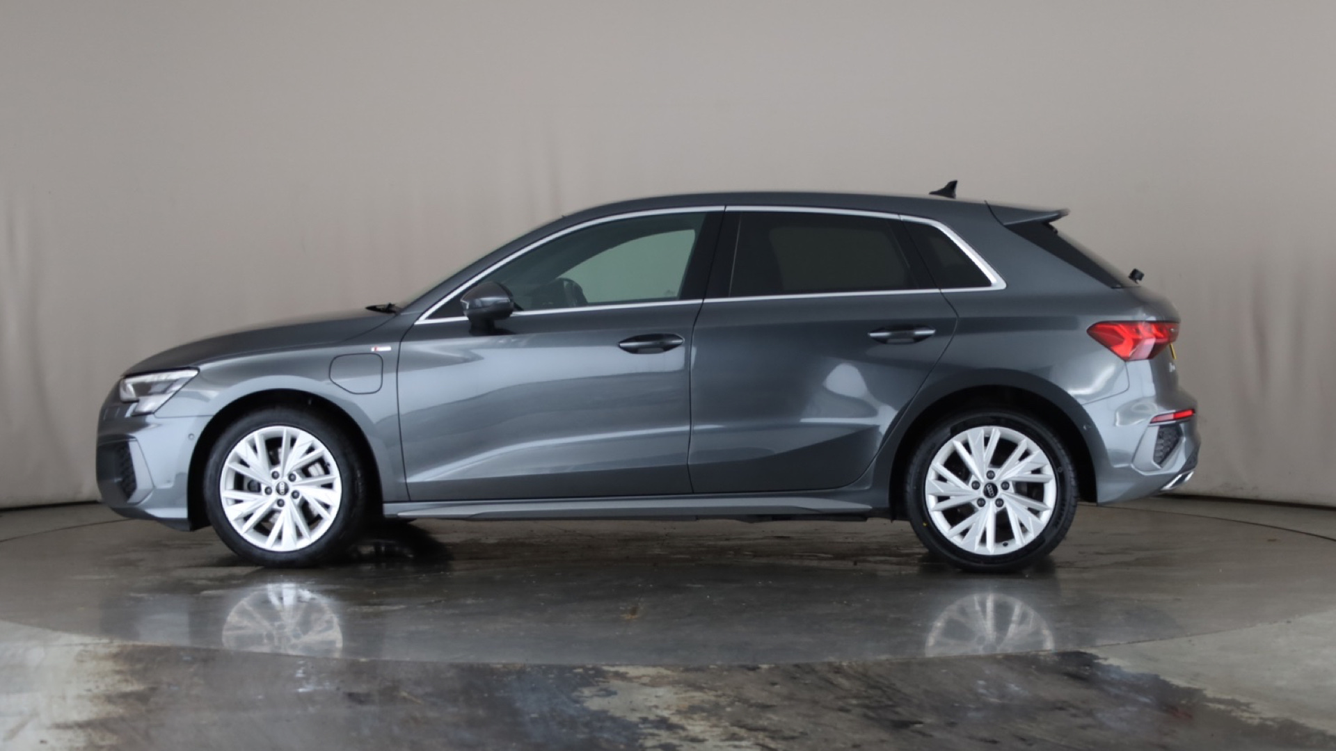 40 TFSI e S line 5dr S Tronic[C+S] [17 inch Alloy] [2022]