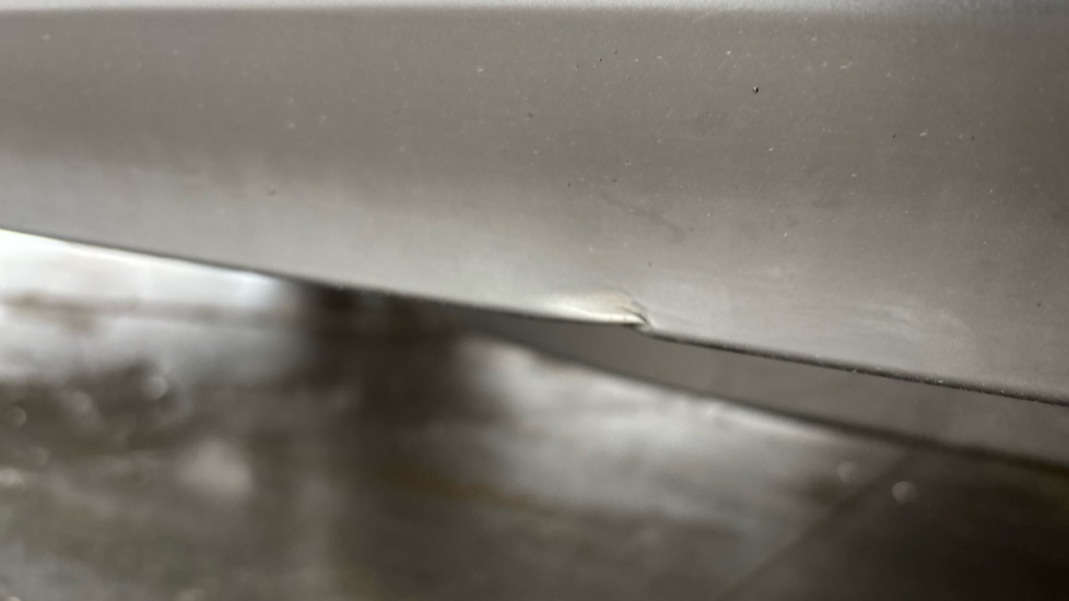 LEXUS UX dent