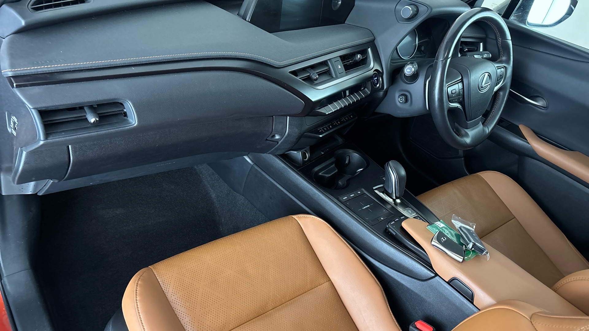 LEXUS UX UX ELECTRIC HATCHBACK 300e 150kW 54.3 kWh 5dr E-CVT [Premium Plus Pack]