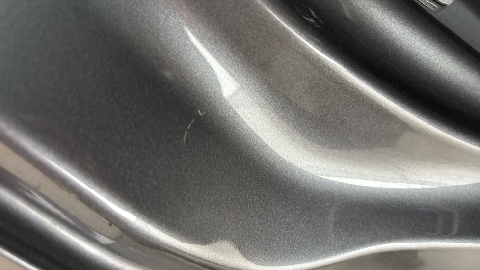 MERCEDES EQA scratches