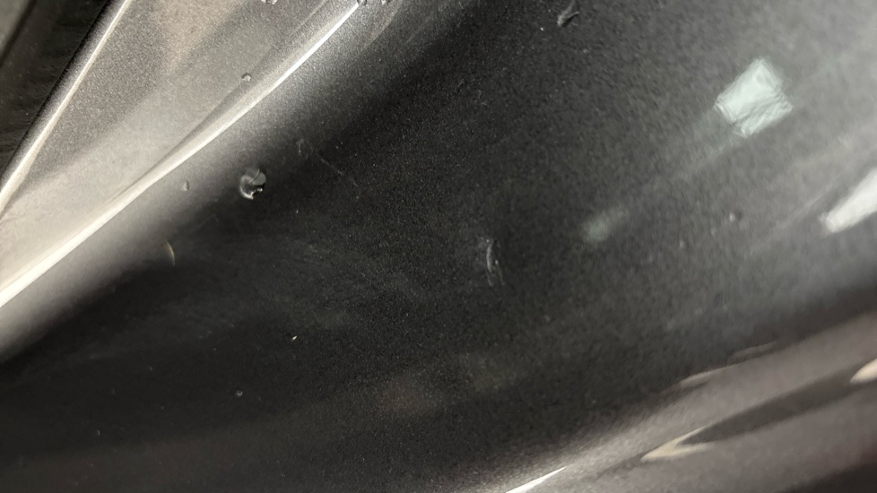 MERCEDES EQA dents