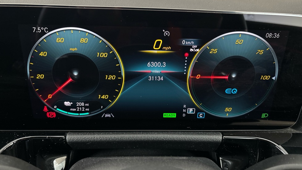 MERCEDES EQA Image 13