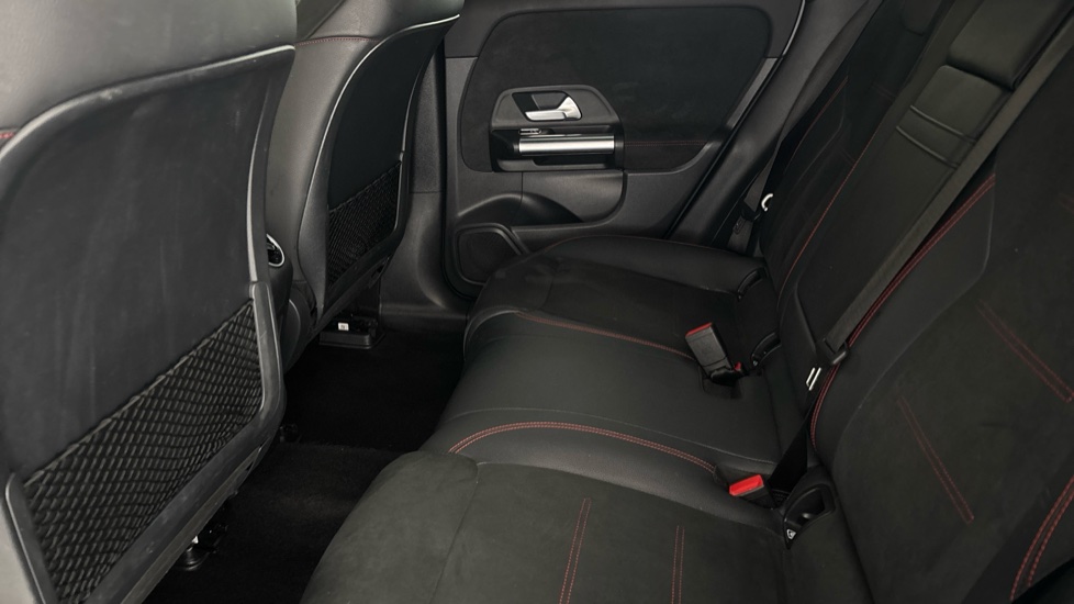 MERCEDES EQA Image 14