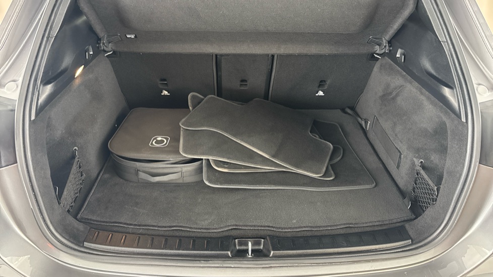 MERCEDES EQA Image 15