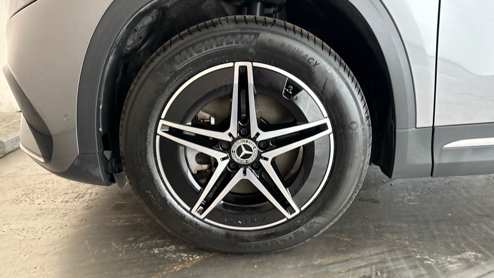 MERCEDES EQA Image 17