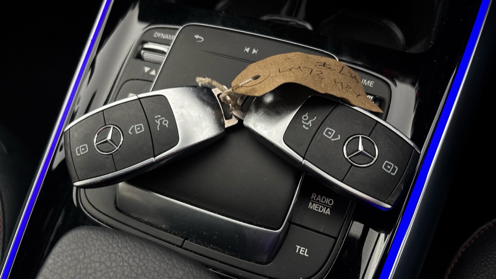 MERCEDES EQA 2 keys