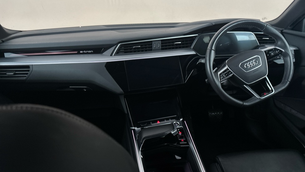 AUDI E-TRON Image 11