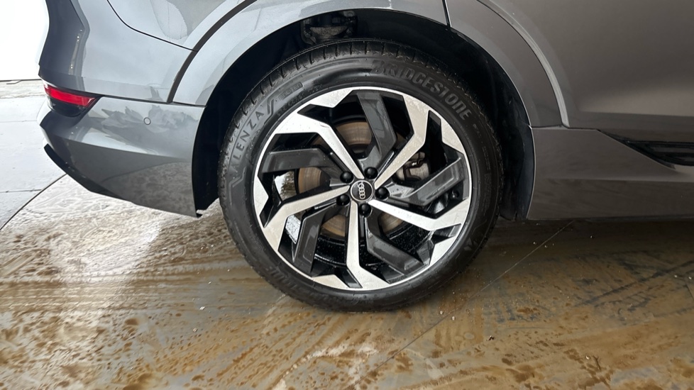 AUDI E-TRON Image 19