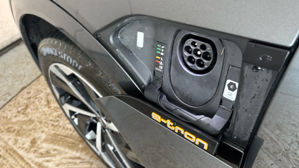 AUDI E-TRON Image 21