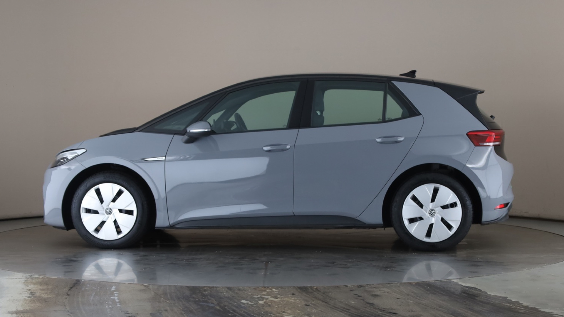 4027715 107KW Life Pro 58kWh 5dr Auto