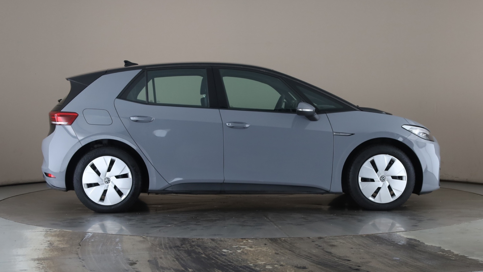 4027715 107KW Life Pro 58kWh 5dr Auto