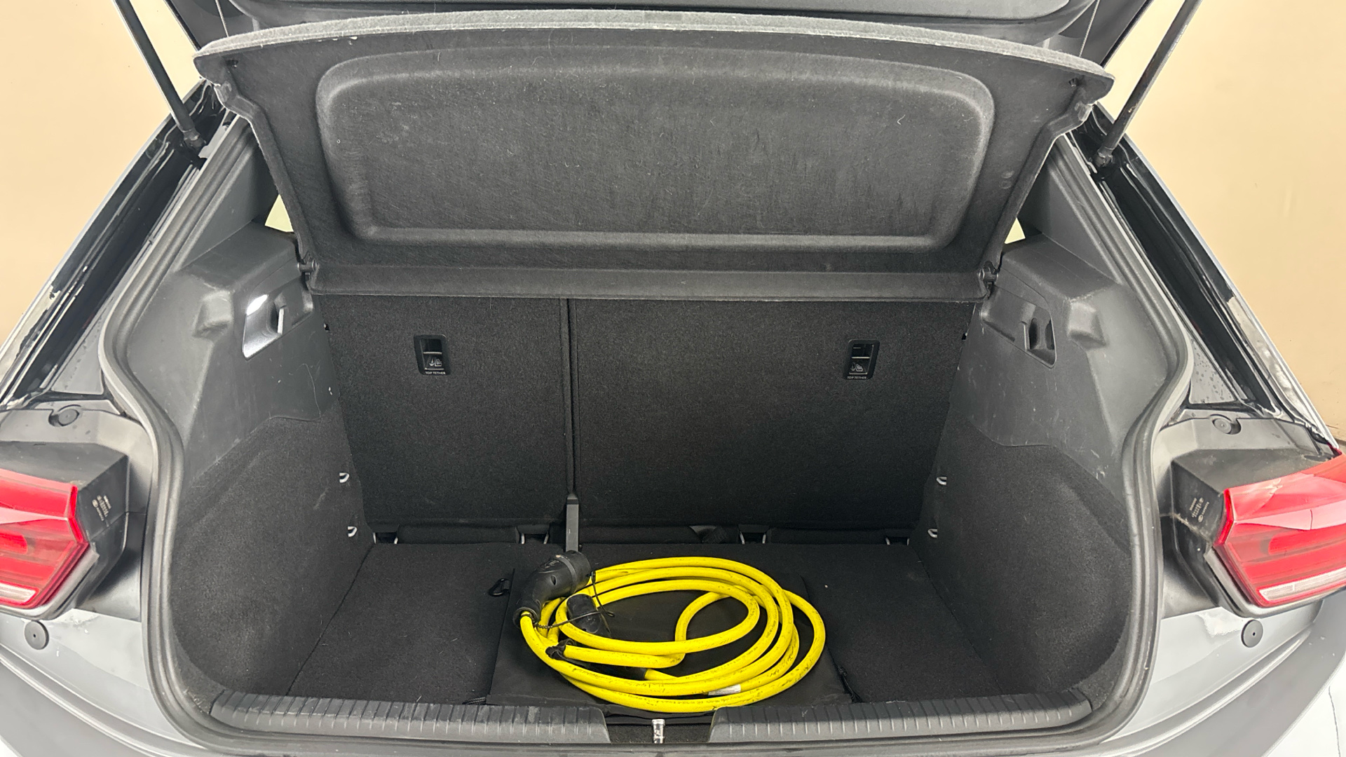 4027715 107KW Life Pro 58kWh 5dr Auto