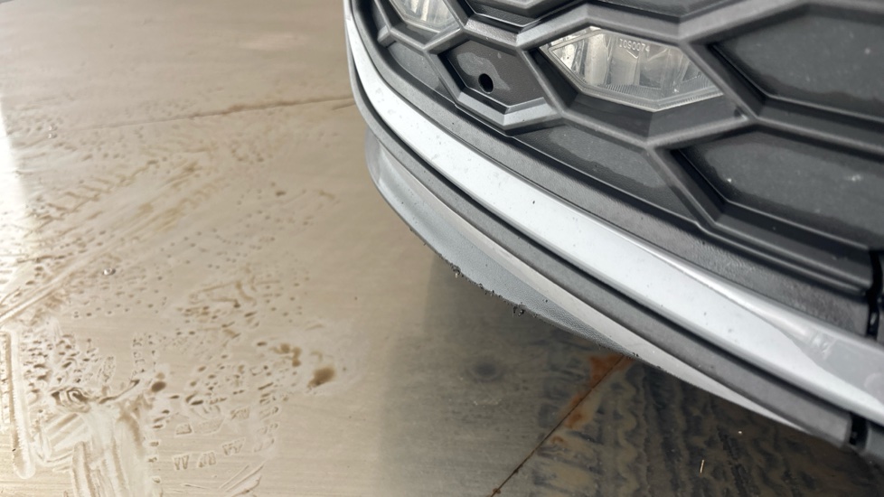 VOLKSWAGEN GOLF scuffs