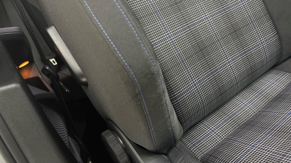 VOLKSWAGEN GOLF worn