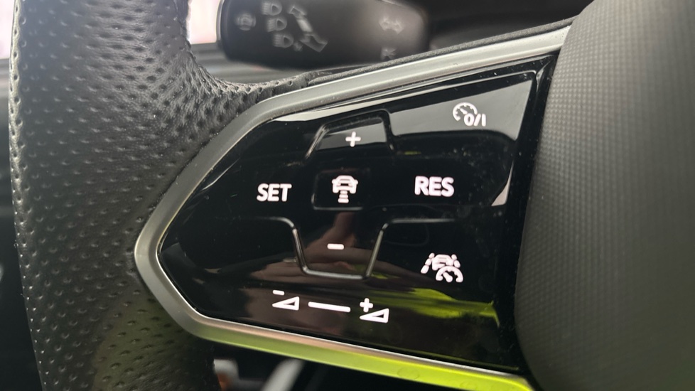VOLKSWAGEN GOLF cruise control