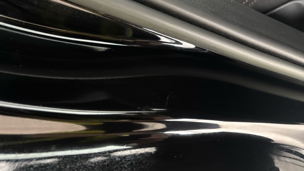 VOLVO XC40 scratch