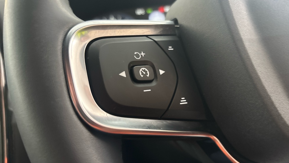 VOLVO XC40 cruise control