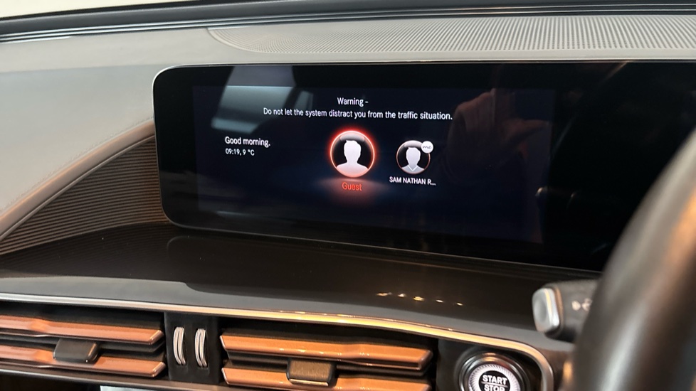 MERCEDES EQC Image 12