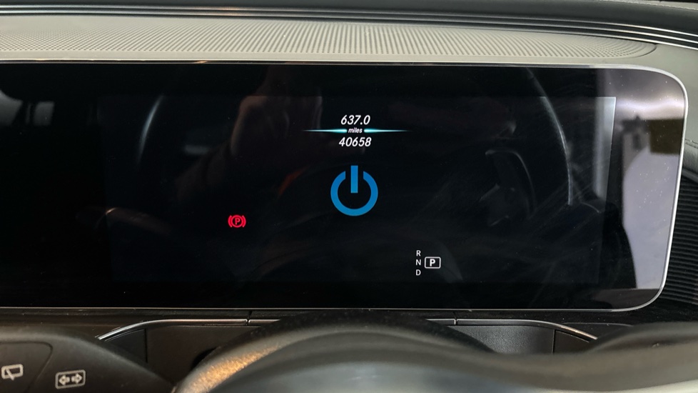 MERCEDES EQC Image 13