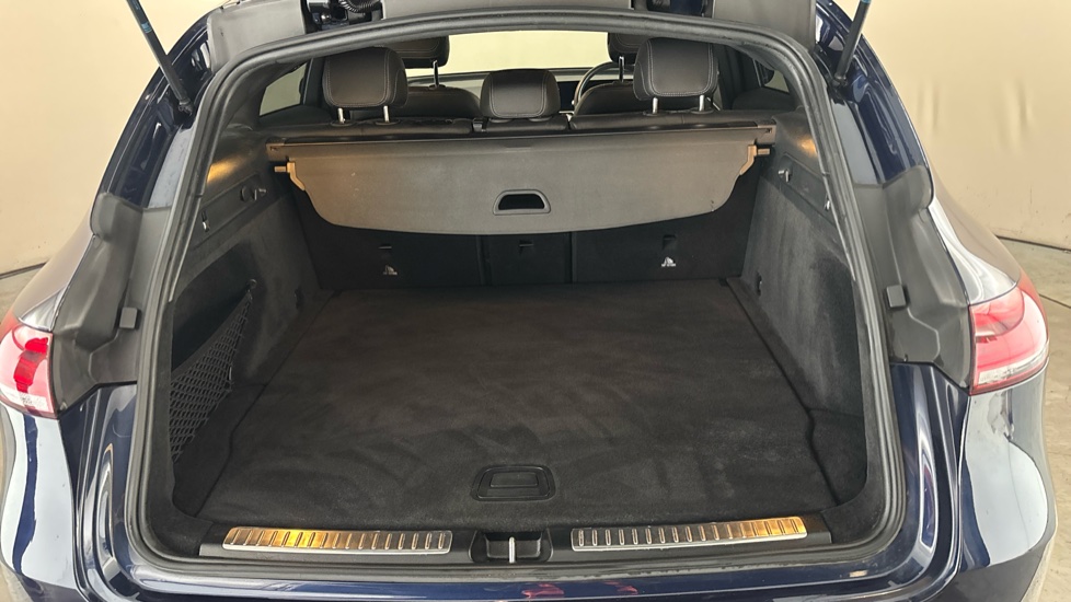 MERCEDES EQC Image 15