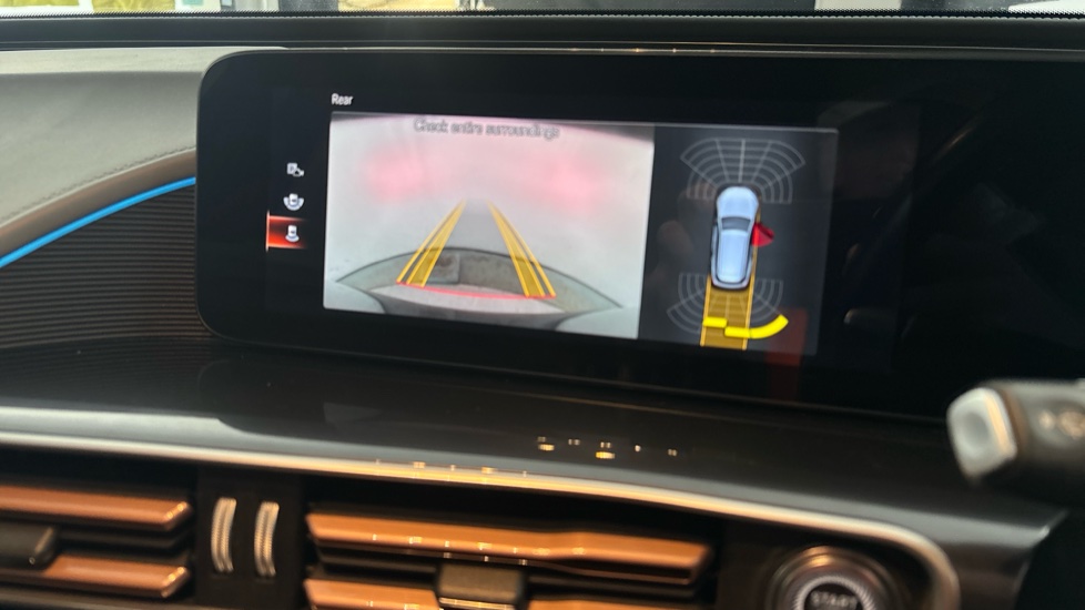 MERCEDES EQC reverse camera